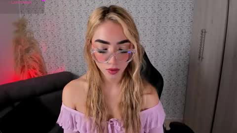 Sara jones   online show from March 18, 9:12 am