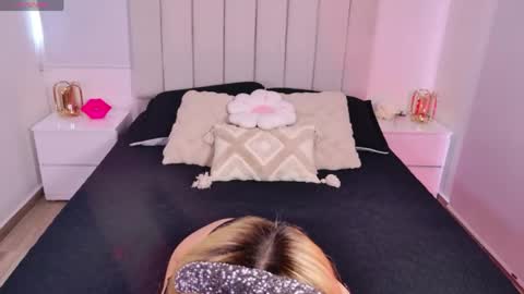 Snapshot of sarajonesxxx chatting on April 14, 4:24 pm Sara jones online show from April 14, 4:24 pm