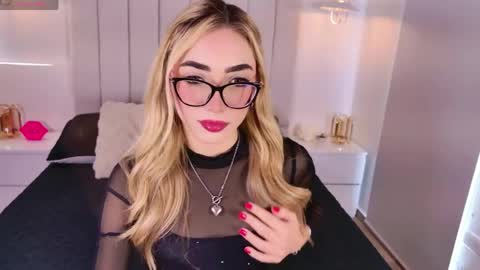 Snapshot of sarajonesxxx chatting on April 17, 2:53 pm Sara jones online show from April 17, 2:53 pm