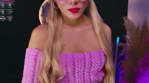 Snapshot of sarajonesxxx chatting on June 18, 11:36 am Sara jones online show from June 18, 11:36 am