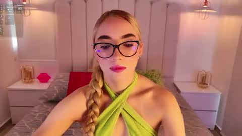 Snapshot of sarajonesxxx chatting on June 19, 11:47 am Sara jones online show from June 19, 11:47 am