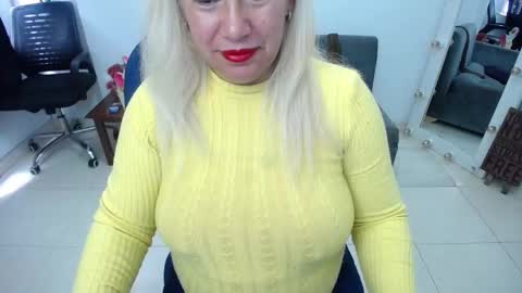 Saraloves online show from September 30, 3:28 pm