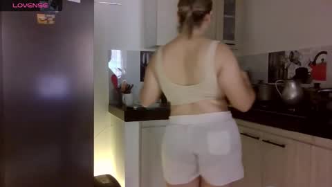 sara martinez online show from February 17, 5:30 pm