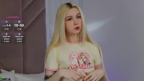 saramist online show from November 29, 1:41 am