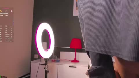 saramist online show from February 5, 1:43 am