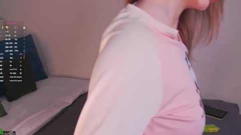 saramist online show from February 7, 1:42 am