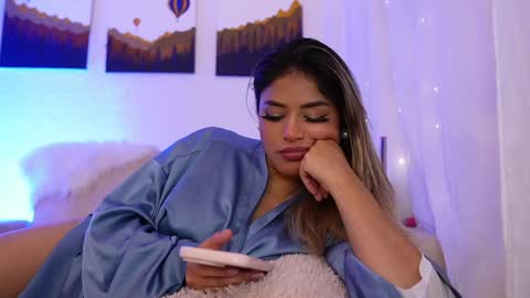 Snapshot of saraparisi_ chatting on December 13, 1:48 am Sara online show from December 13, 1:48 am