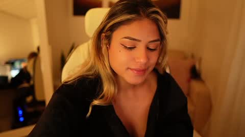 Snapshot of saraparisi_ chatting on December 20, 11:16 pm Sara online show from December 20, 11:16 pm