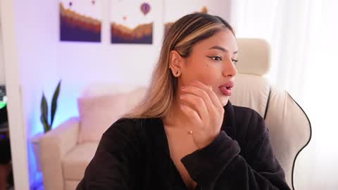Snapshot of saraparisi_ chatting on December 21, 9:04 pm Sara online show from December 21, 9:04 pm