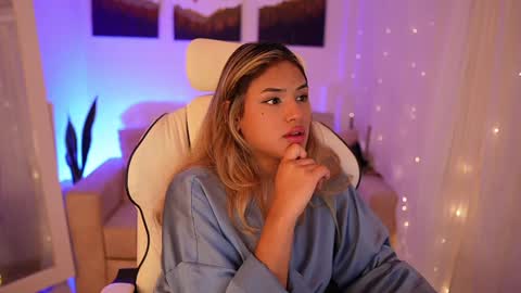 Snapshot of saraparisi_ chatting on December 24, 1:38 am Sara online show from December 24, 1:38 am