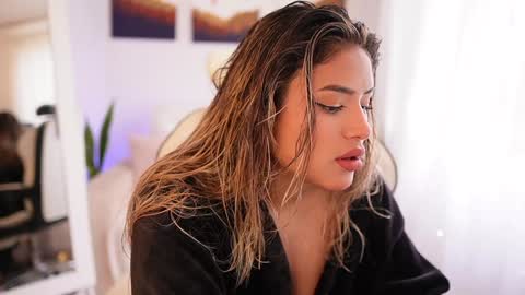 Snapshot of saraparisi_ chatting on December 26, 7:49 pm Sara online show from December 26, 7:49 pm