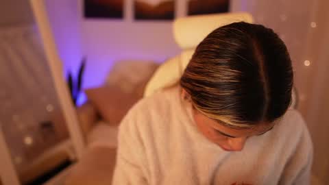 Snapshot of saraparisi_ chatting on December 31, 12:00 am Sara online show from December 31, 12:00 am