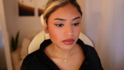 Snapshot of saraparisi_ chatting on December 31, 10:56 pm Sara online show from December 31, 10:56 pm