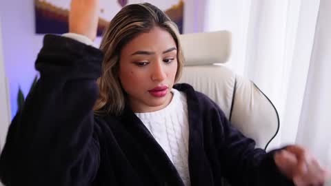 Snapshot of saraparisi_ chatting on January 2, 8:35 pm Sara online show from January 2, 8:35 pm