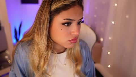 Snapshot of saraparisi_ chatting on January 9, 12:14 am Sara online show from January 9, 12:14 am