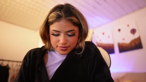 Snapshot of saraparisi_ chatting on January 11, 1:06 am Sara online show from January 11, 1:06 am