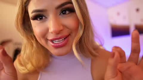 Snapshot of saraparisi_ chatting on January 11, 4:16 am Sara online show from January 11, 4:16 am