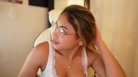 Snapshot of saraparisi_ chatting on January 26, 12:37 am Sara online show from January 26, 12:37 am