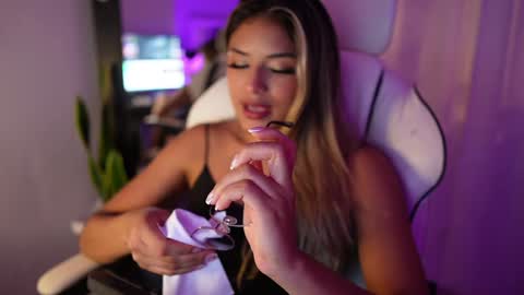 Snapshot of saraparisi_ chatting on January 30, 11:45 pm Sara online show from January 30, 11:45 pm