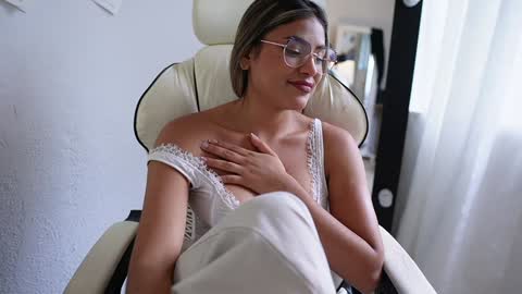 Snapshot of saraparisi_ chatting on January 31, 9:16 pm Sara online show from January 31, 9:16 pm