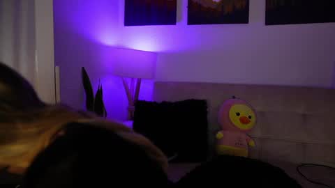 Snapshot of saraparisi_ chatting on February 12, 1:19 am Sara online show from February 12, 1:19 am