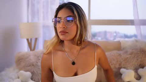 Snapshot of saraparisi_ chatting on March 7, 10:54 pm Sara online show from March 7, 10:54 pm