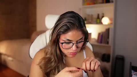 Snapshot of saraparisi_ chatting on September 12, 1:06 am Sara online show from September 12, 1:06 am