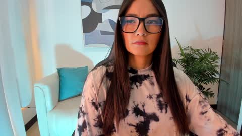 Snapshot of saraparkerx chatting on December 9, 1:34 pm I am Sara online show from December 9, 1:34 pm