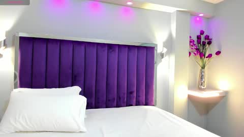 Snapshot of sarariley_ chatting on September 11, 10:32 pm Sara online show from September 11, 10:32 pm