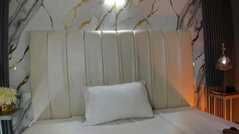 Sara   online show from April 1, 10:40 pm