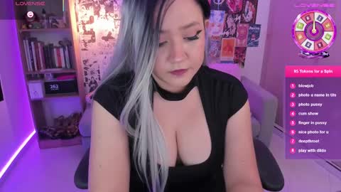Snapshot of sararuales5 chatting on March 3, 1:42 pm Sara Ruales online show from March 3, 1:42 pm