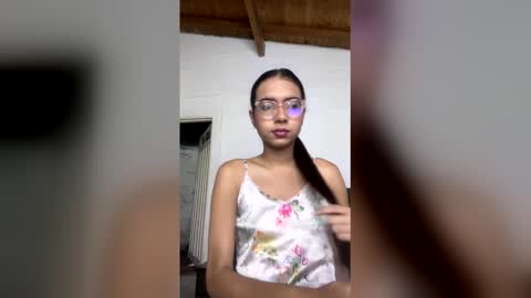 Snapshot of sarasaenz999 chatting on March 18, 9:01 am sarasaenz999 online show from March 18, 9:01 am