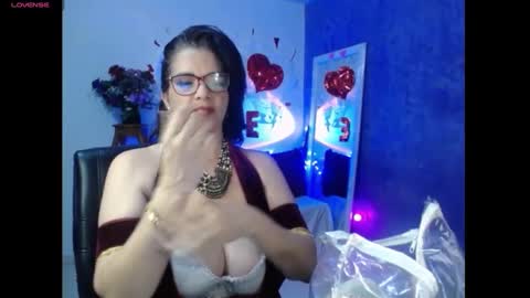 Snapshot of sarasmith2 chatting on February 6, 9:17 pm sara online show from February 6, 9:17 pm