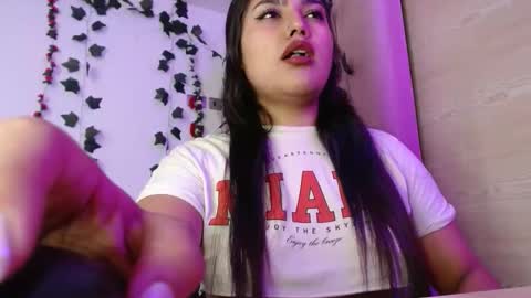 sarastonesx online show from May 14, 5:36 am
