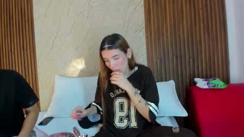  SARIYA Y ALEXIS  online show from February 17, 11:29 am