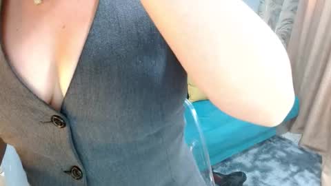 Snapshot of sarita_klein chatting on October 26, 7:31 pm sarita_klein online show from October 26, 7:31 pm