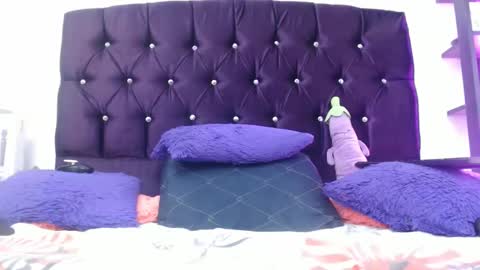 Snapshot of sarita_multisquirt chatting on February 18, 10:50 pm Sara online show from February 18, 10:50 pm