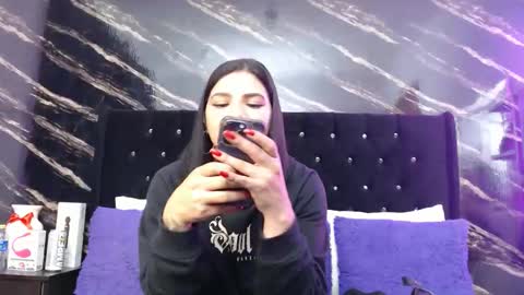 Snapshot of sarita_multisquirt chatting on April 18, 12:36 am Sara online show from April 18, 12:36 am