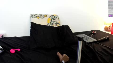 Snapshot of saritalove_ chatting on October 6, 2:25 pm Sara online show from October 6, 2:25 pm