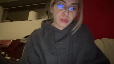Snapshot of sarrah_rossy chatting on January 14, 9:20 pm Sarrah online show from January 14, 9:20 pm
