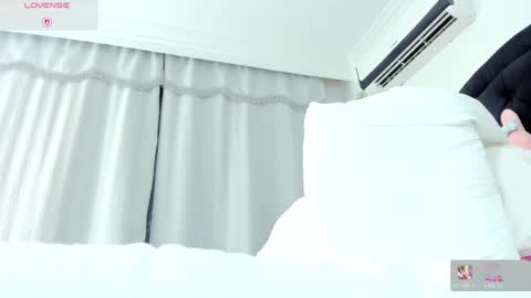 Snapshot of sary_rousse chatting on April 19, 6:10 pm Sary Rousse online show from April 19, 6:10 pm