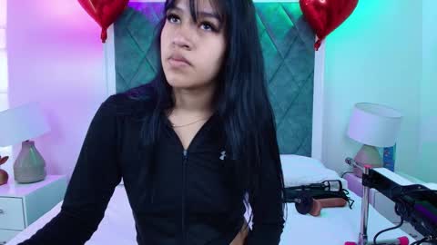 Snapshot of sasha_blazer chatting on October 11, 3:17 am Sasha online show from October 11, 3:17 am