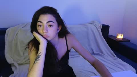 Snapshot of sasha_bloom7 chatting on December 3, 9:01 pm Sasha online show from December 3, 9:01 pm