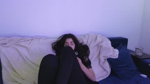 Snapshot of sasha_bloom7 chatting on December 6, 11:14 pm Sasha online show from December 6, 11:14 pm
