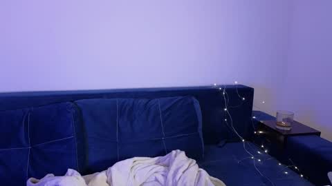 Snapshot of sasha_bloom7 chatting on December 8, 10:25 pm Sasha online show from December 8, 10:25 pm
