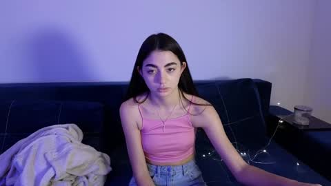 Snapshot of sasha_bloom7 chatting on December 9, 1:29 am Sasha online show from December 9, 1:29 am