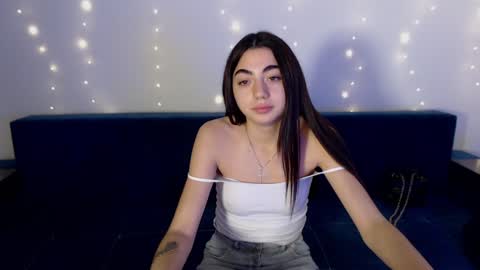 Snapshot of sasha_bloom7 chatting on December 14, 9:35 pm Sasha online show from December 14, 9:35 pm