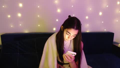 Snapshot of sasha_bloom7 chatting on December 16, 1:10 am Sasha online show from December 16, 1:10 am