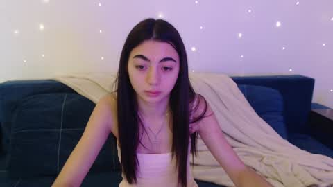 Snapshot of sasha_bloom7 chatting on December 16, 3:43 pm Sasha online show from December 16, 3:43 pm