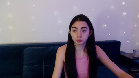Snapshot of sasha_bloom7 chatting on December 17, 6:20 pm Sasha online show from December 17, 6:20 pm